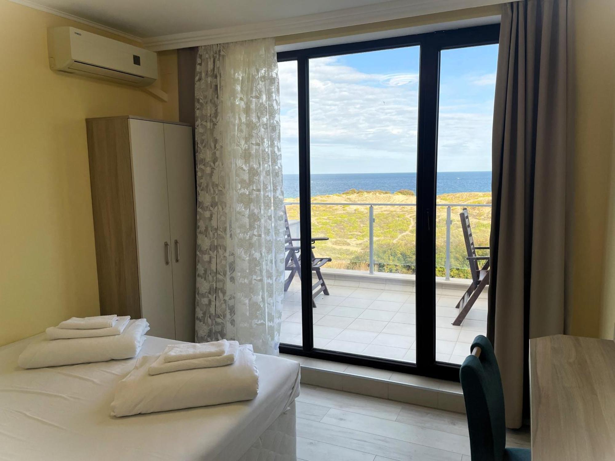 Apart-Hotel Panorama Sea Lux Primorsko Exteriör bild