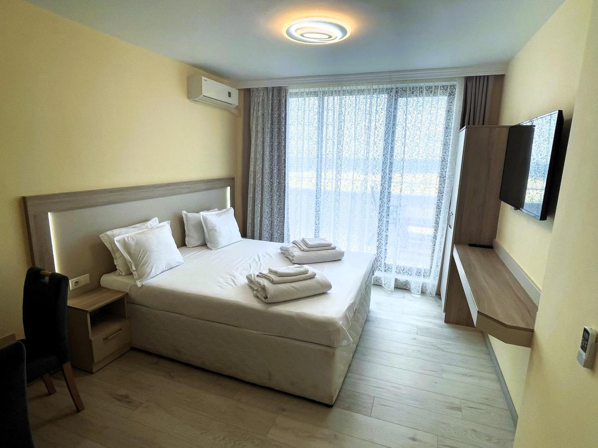 Apart-Hotel Panorama Sea Lux Primorsko Exteriör bild