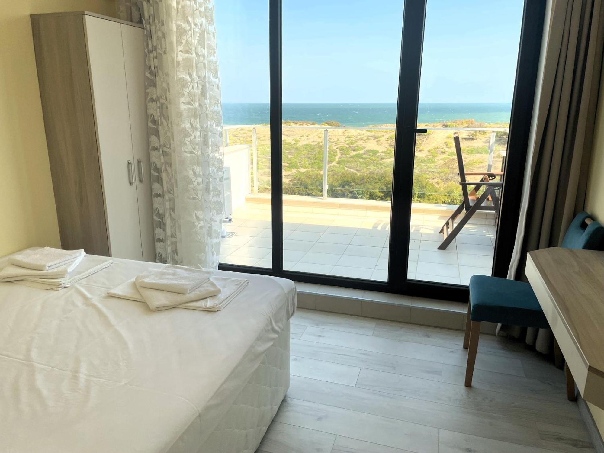 Apart-Hotel Panorama Sea Lux Primorsko Exteriör bild
