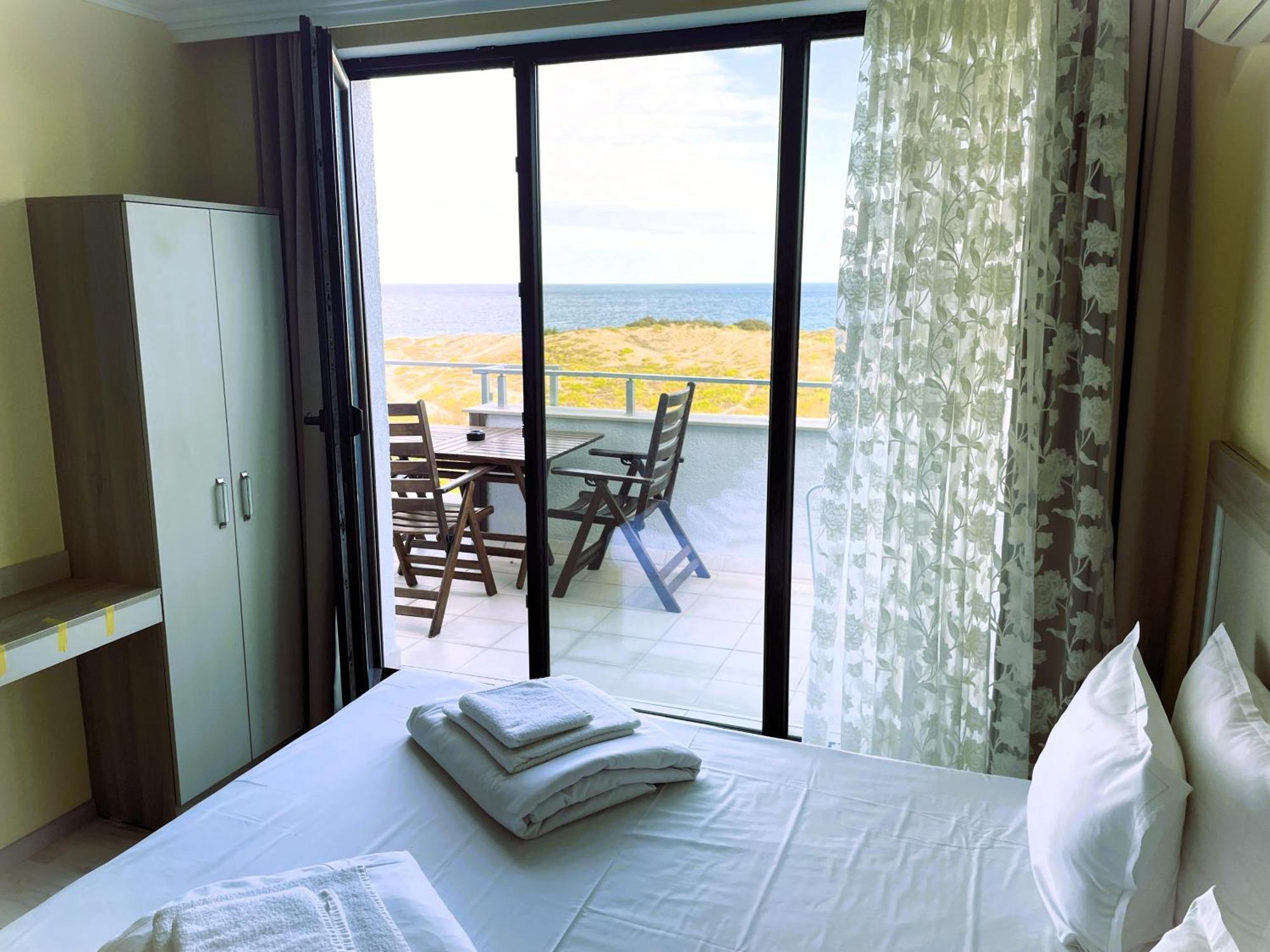 Apart-Hotel Panorama Sea Lux Primorsko Exteriör bild