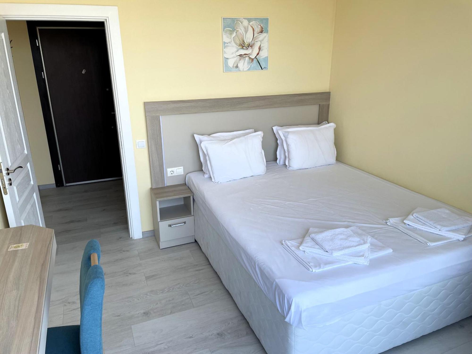 Apart-Hotel Panorama Sea Lux Primorsko Exteriör bild