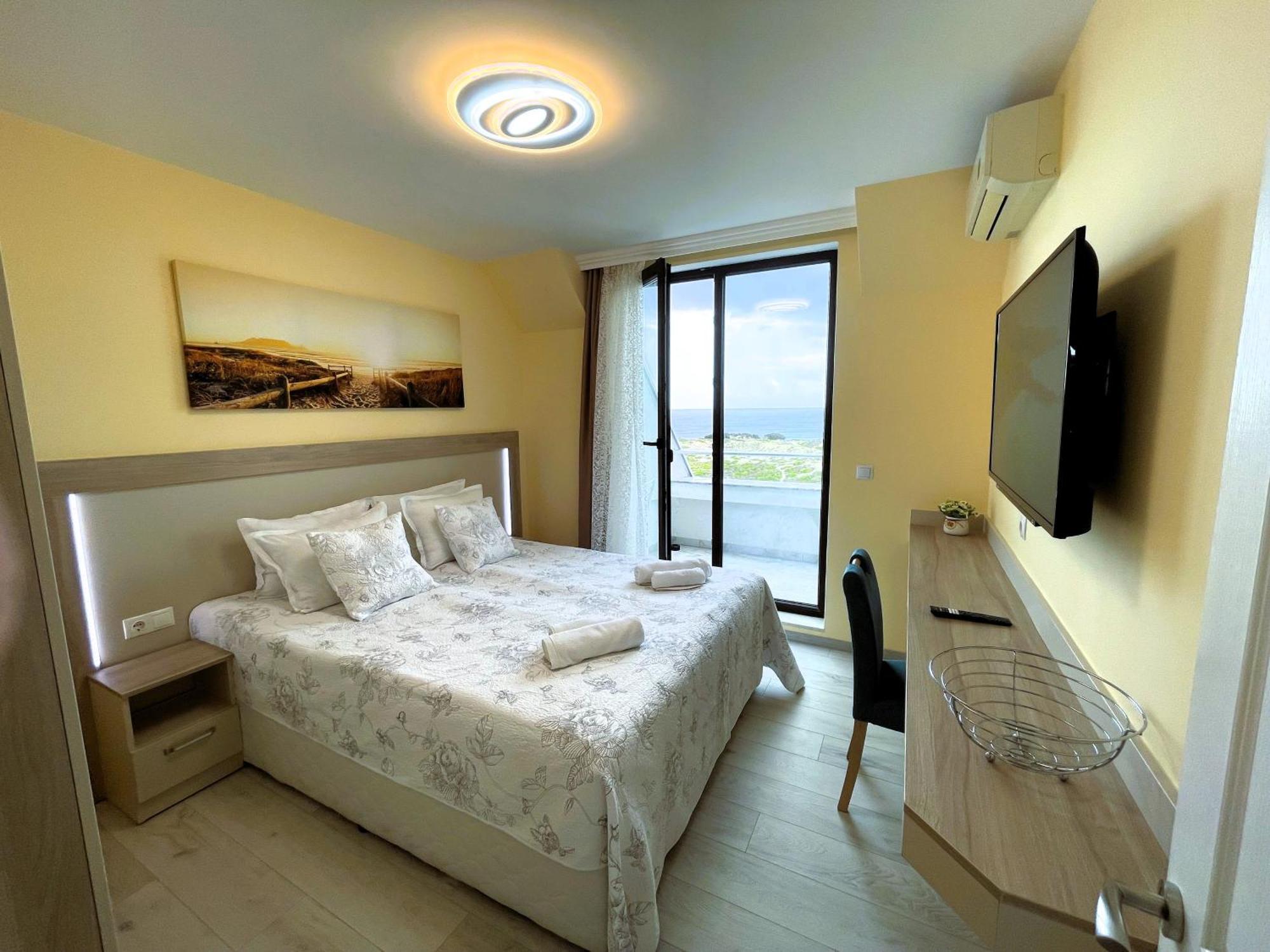 Apart-Hotel Panorama Sea Lux Primorsko Exteriör bild