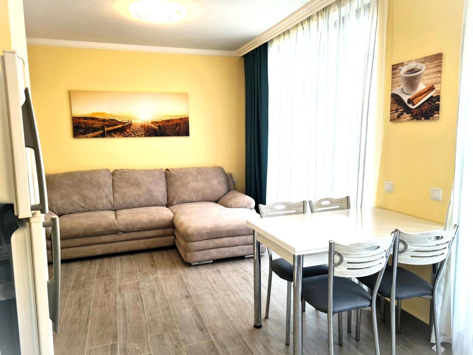 Apart-Hotel Panorama Sea Lux Primorsko Exteriör bild